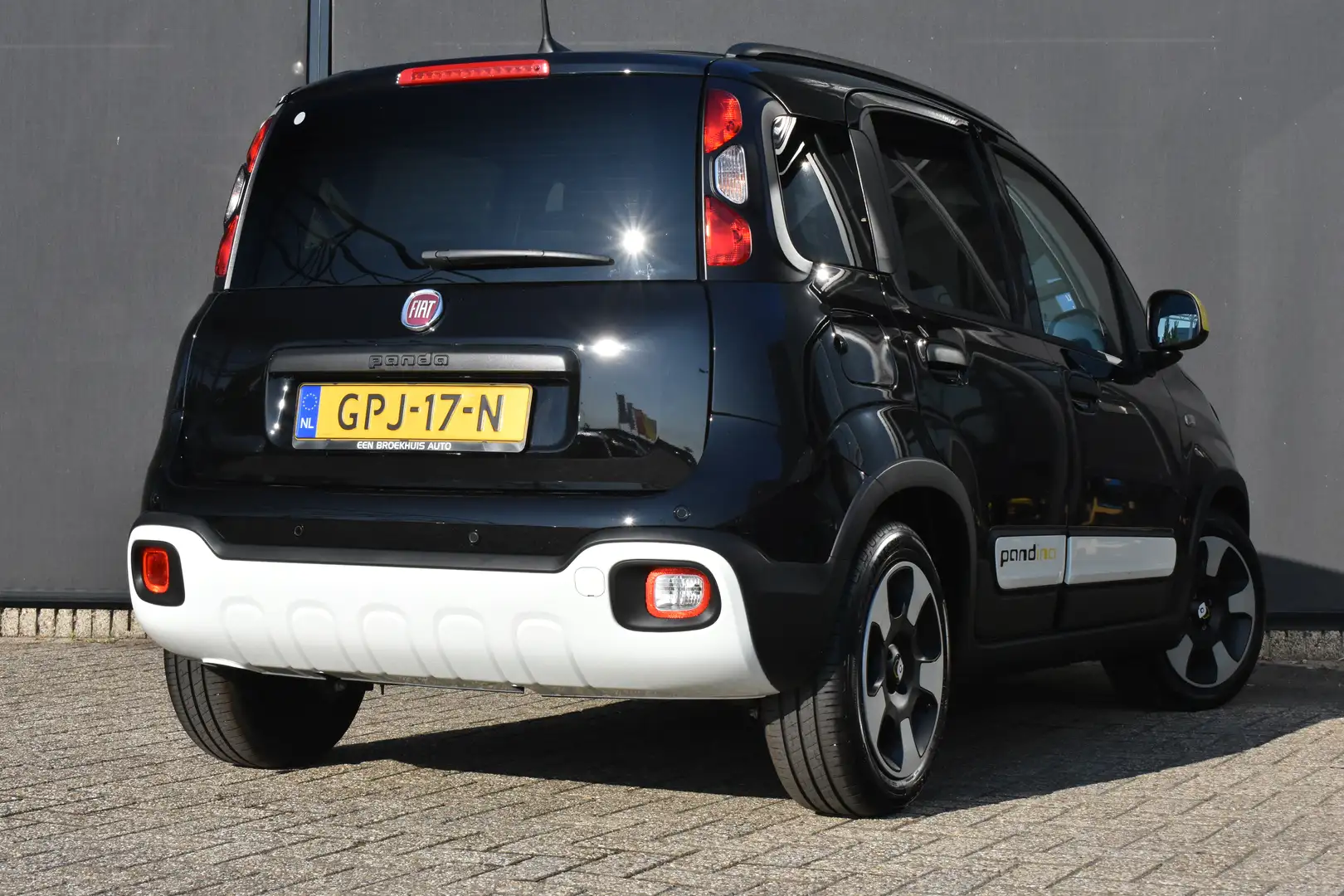 Fiat Panda 1.0 Hybrid Pandina | Navigatie | Lane-Assist | Reg Zwart - 2