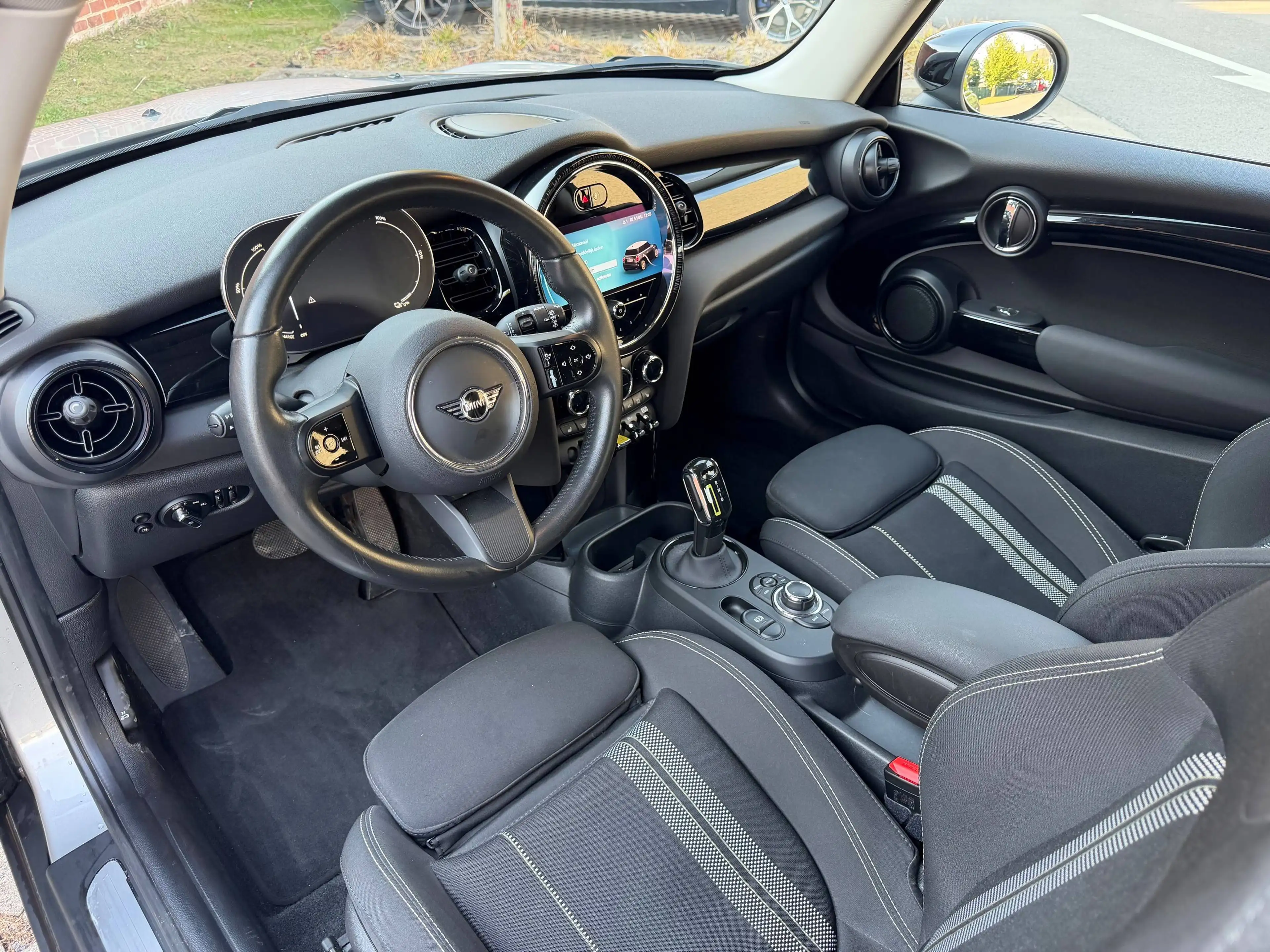 MINI Cooper SE e-Mini 28.9 kWh Cooper SE - Full Electric - Apple Carplay - SOH 96,4% - Sfeerverichting - DAB - PDC — photo 4