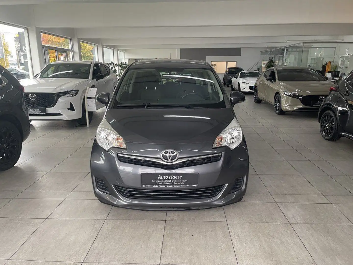 Toyota Verso-S 1.3 99PS Life Grau - 2