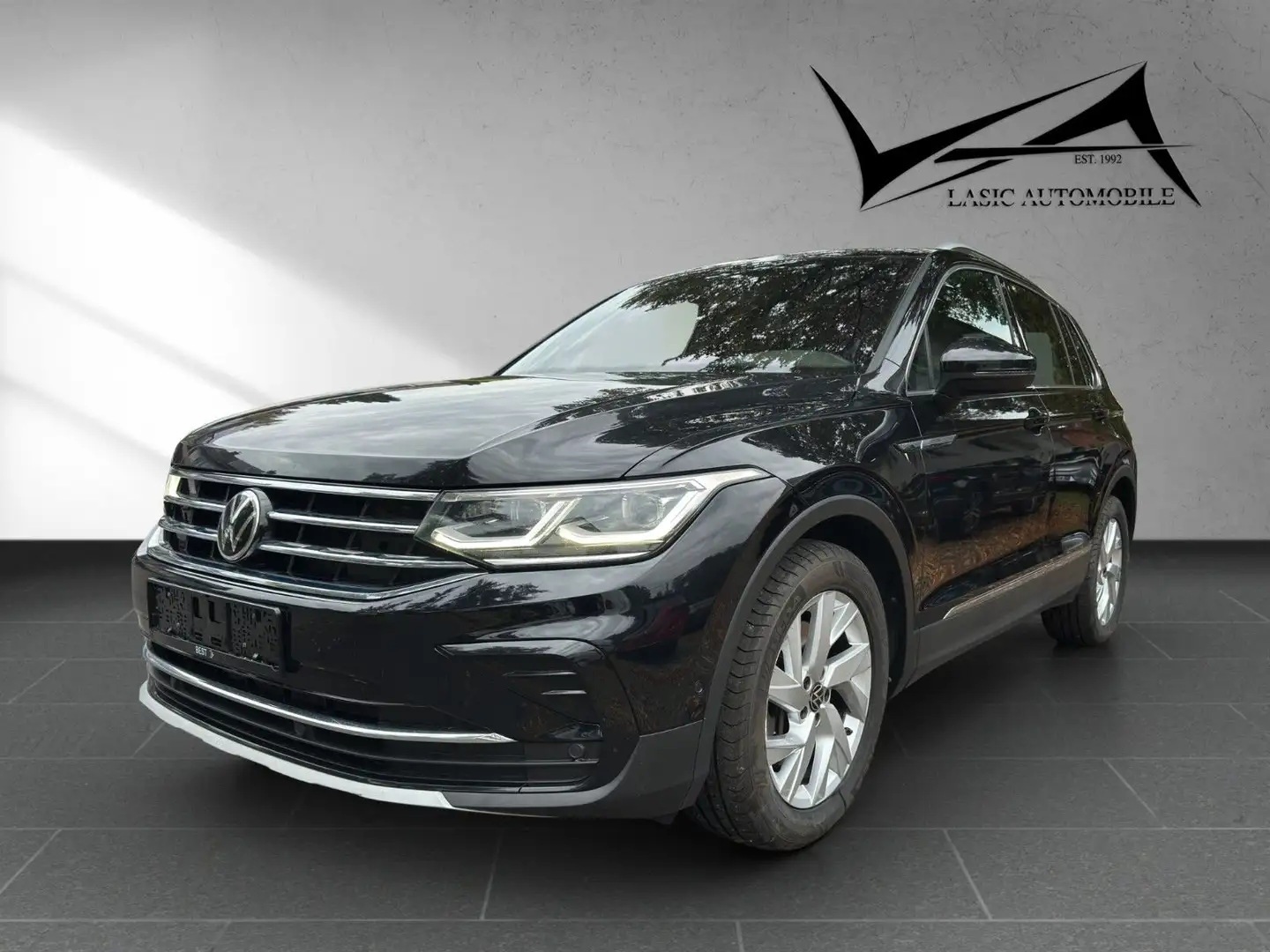 Volkswagen Tiguan Elegance 4M 2.0 TDI DSG Pano Schwarz - 1
