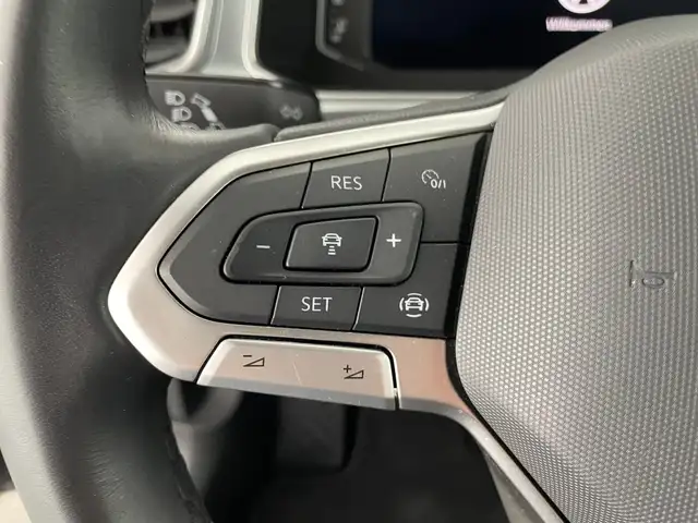 Volkswagen T-Roc view 14