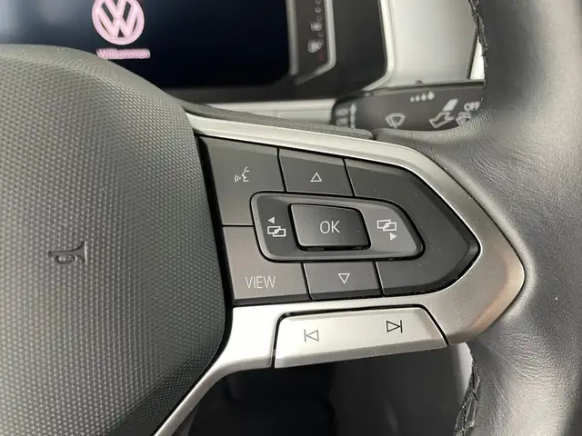 Volkswagen T-Roc view 15
