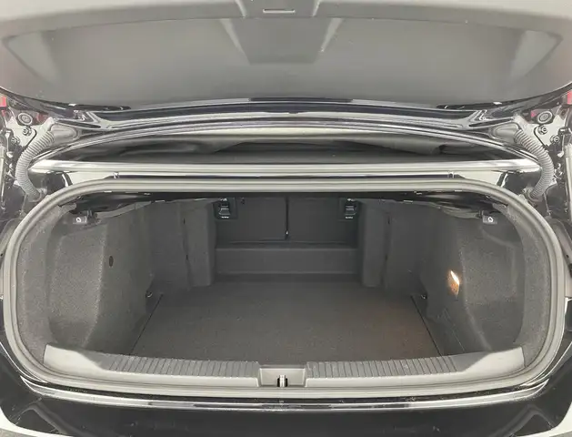 Volkswagen T-Roc view 7
