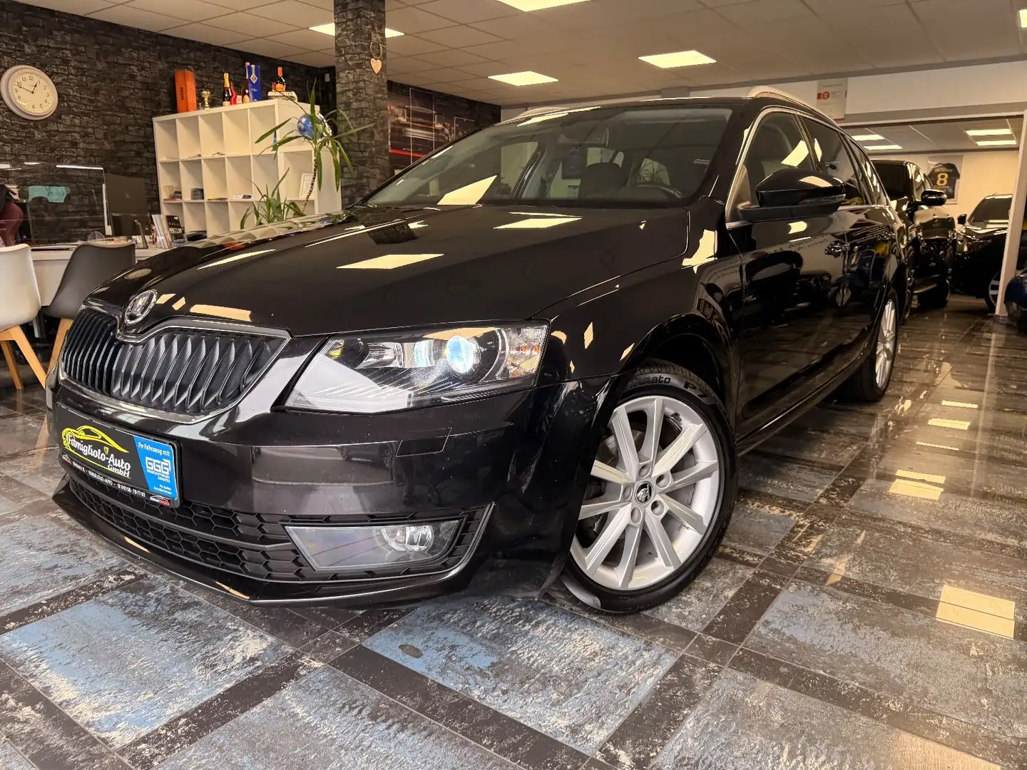 Skoda Octavia Combi Elegance*Teilleder*Navi*Aluräder Noir - 1