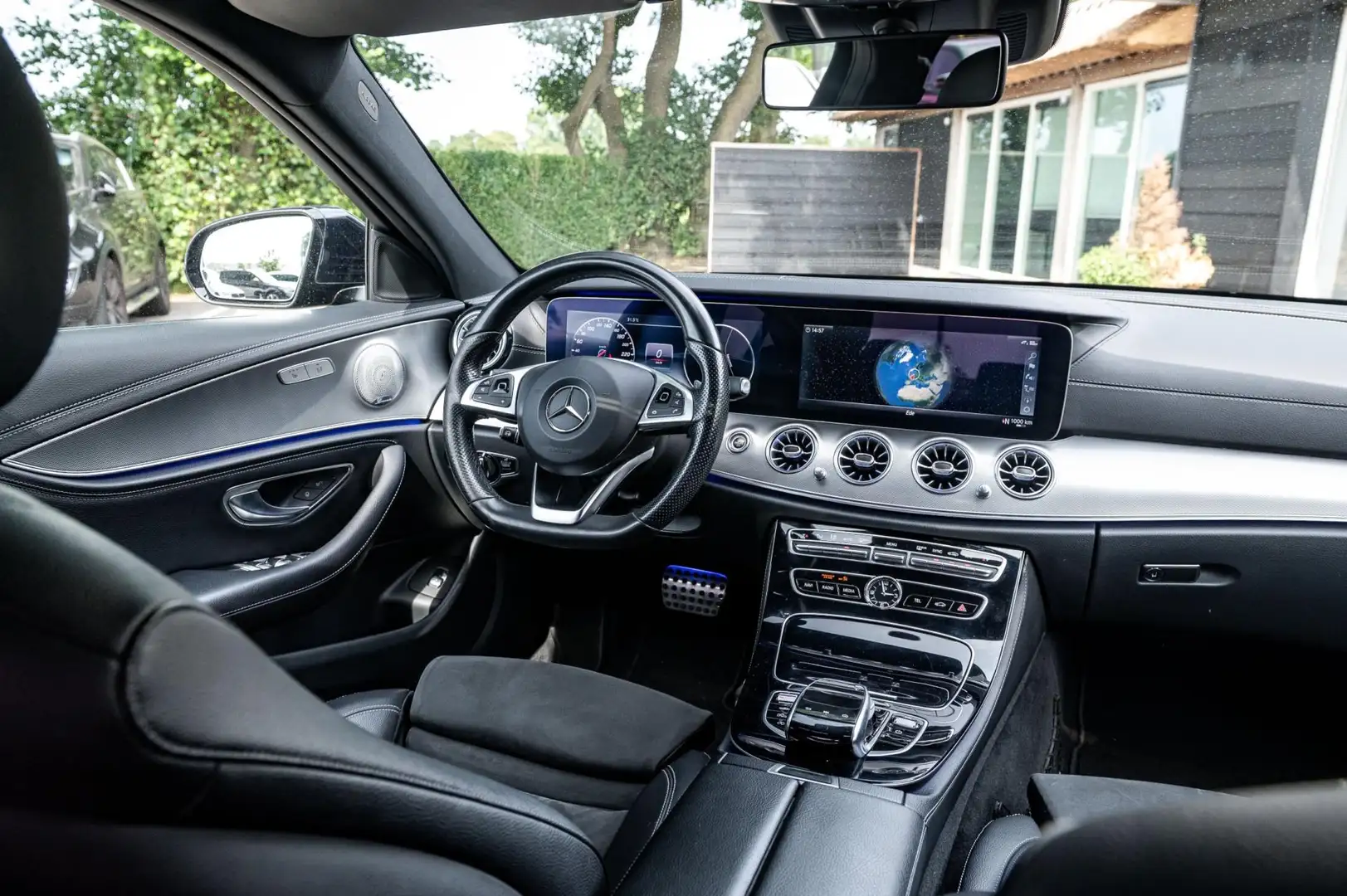 Mercedes-Benz E 300 Burmester I Schuifdak I 19" Breedset nieuw I Distr Verde - 2