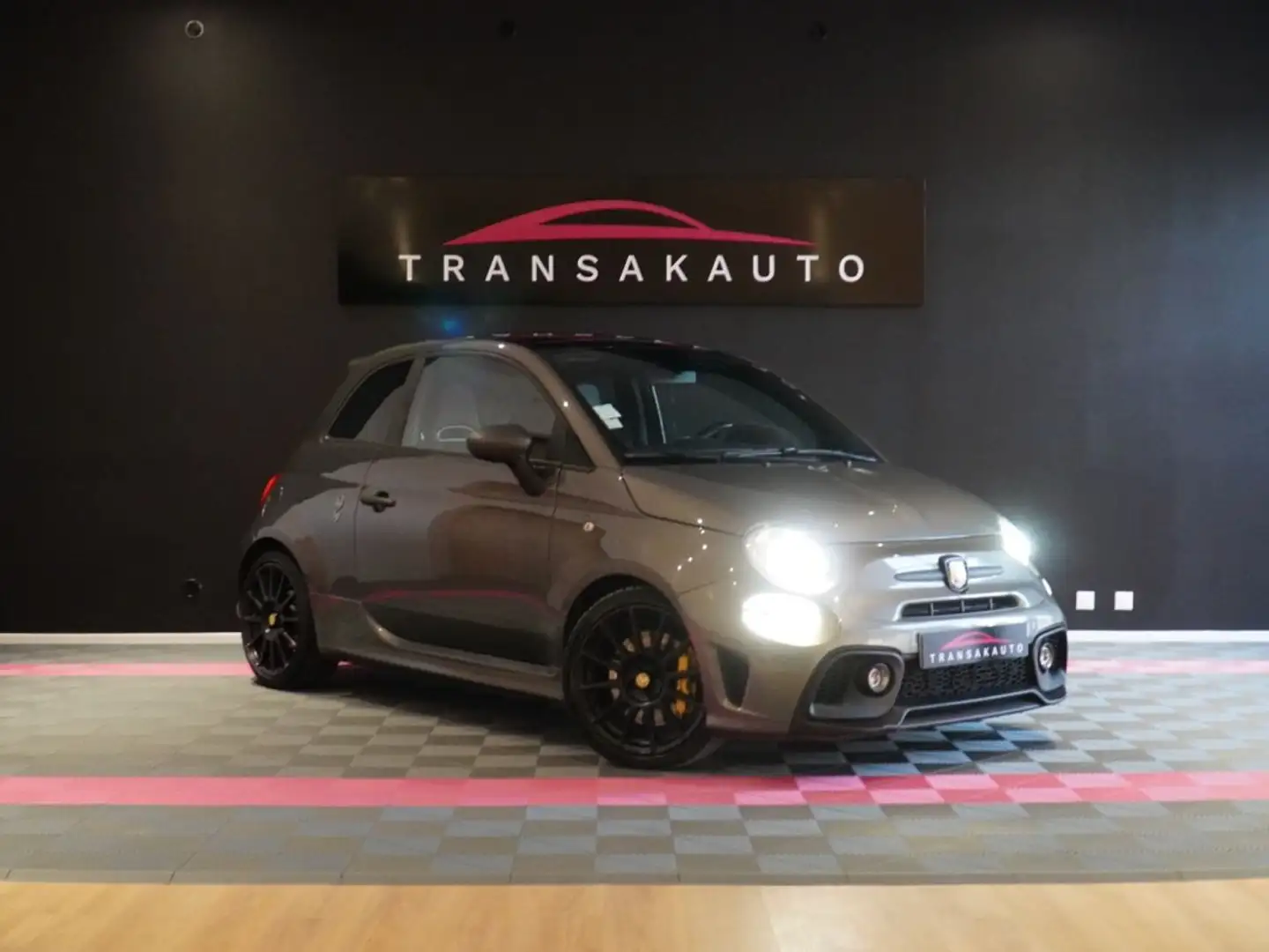 Abarth 595 E6D TEMP 1.4 Turbo 16V 180 ch Competizione / Sérié limitée 70ème anniversaire Grijs - 1