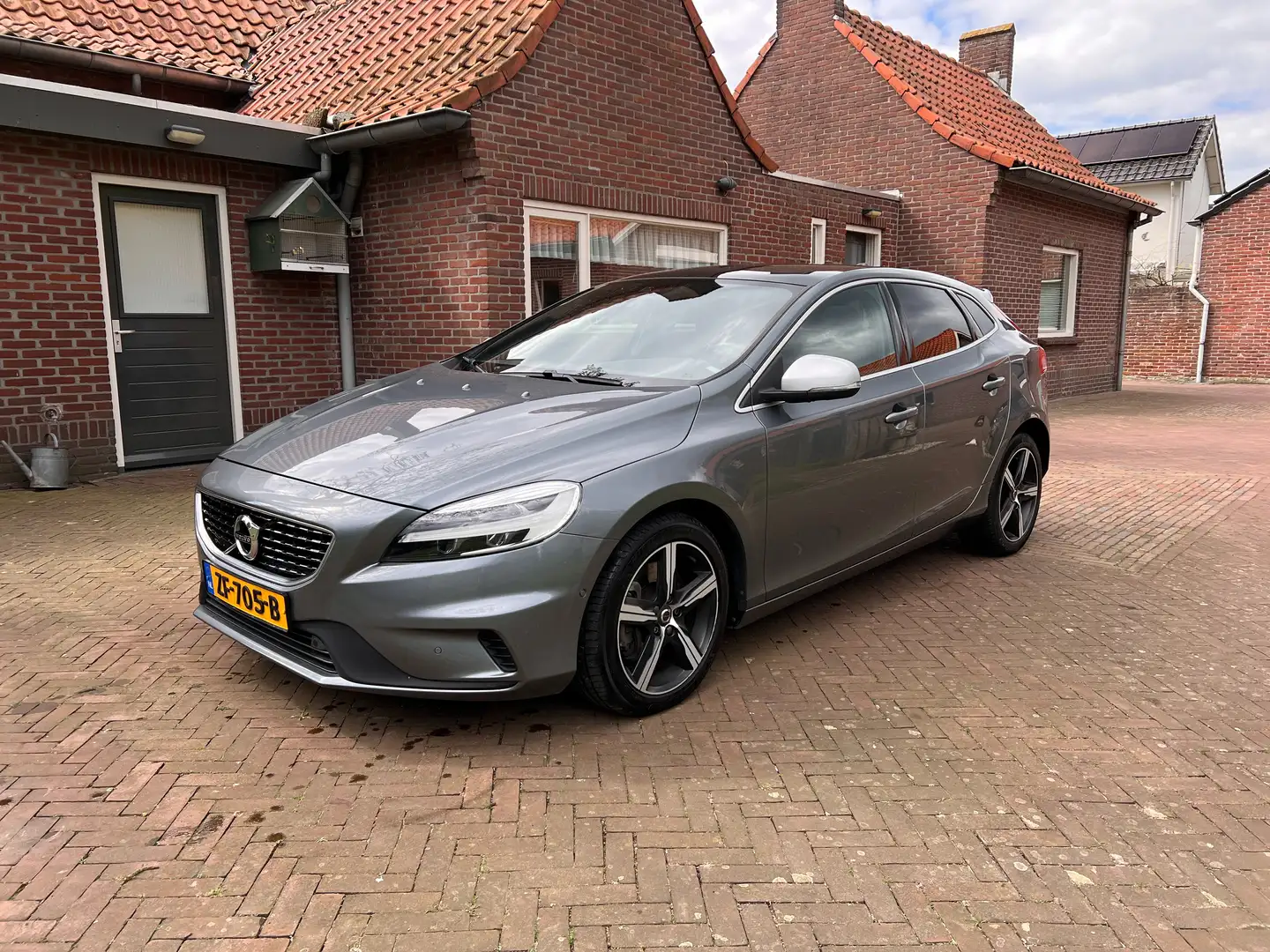 Volvo V40 V40 1.5 T3 Polar+ Sport Grijs - 1