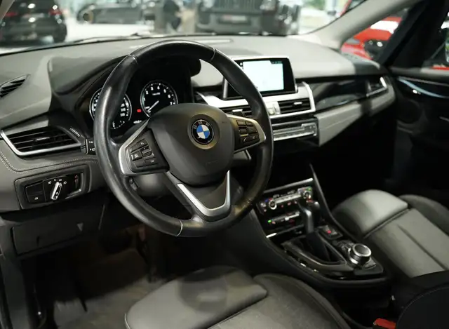 BMW 2 Series view 22