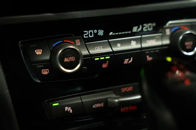 BMW 2 Series view 25