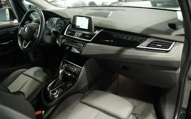 BMW 2 Series view 13