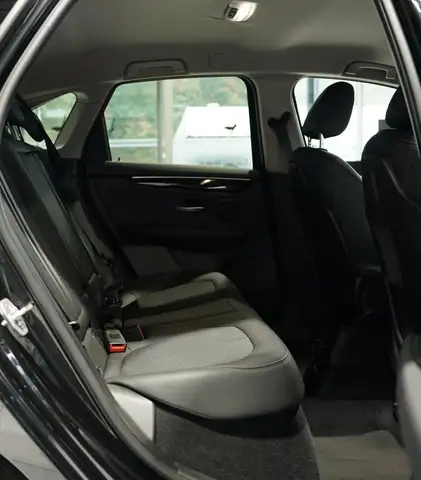 BMW 2 Series view 16