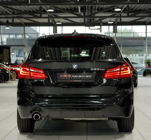 BMW 2 Series view 8