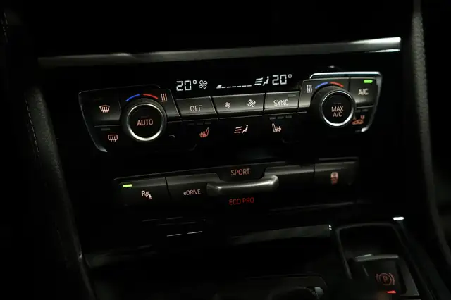 BMW 2 Series view 24