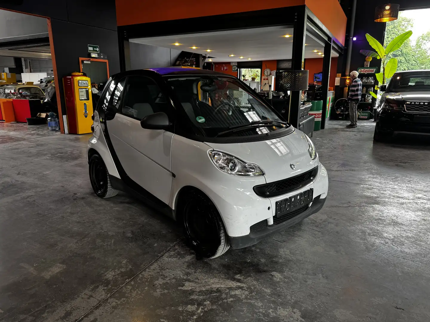 smart forTwo Coupe 1.0i Mhd Pure Softip//12 mois de garantie Blanc - 1