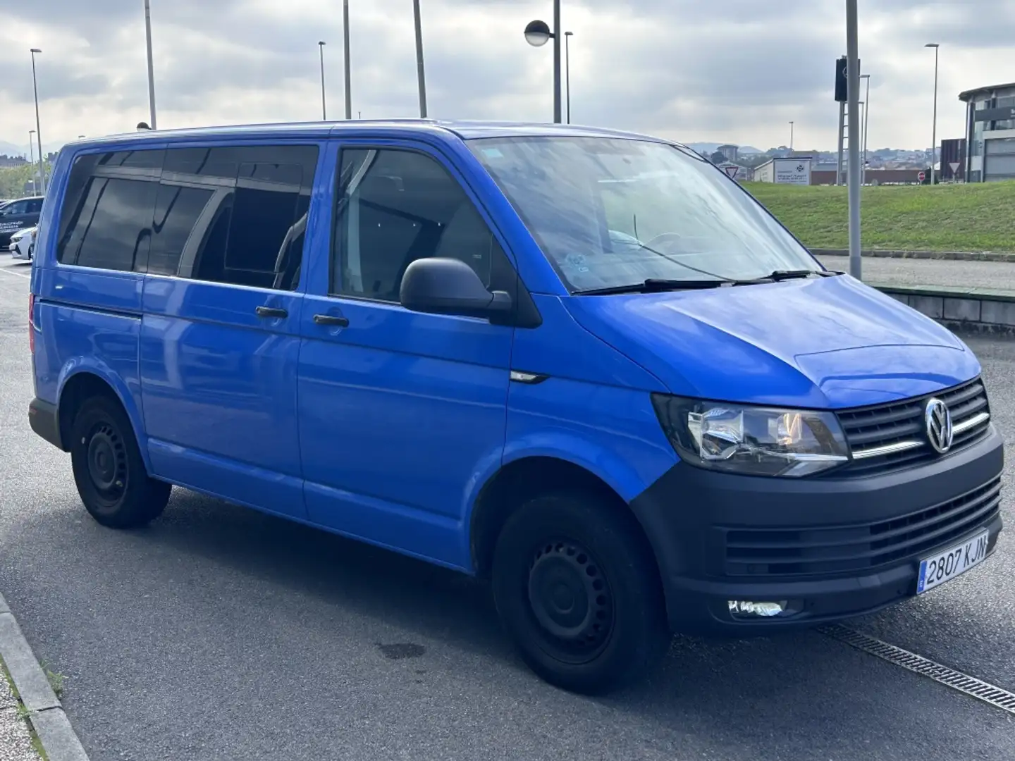 Volkswagen VOLKSWAGEN Caravelle Monovolumen Manual de 4 Puer Azul - 2