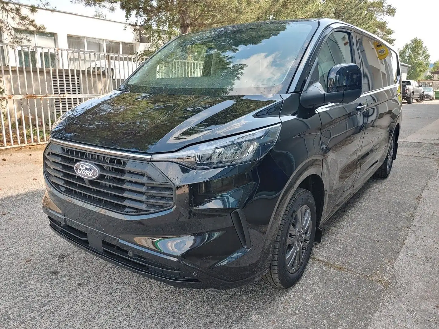 Ford Transit Custom Lim. L2 FWD, 170PS AT, AHK, GJR Noir - 1