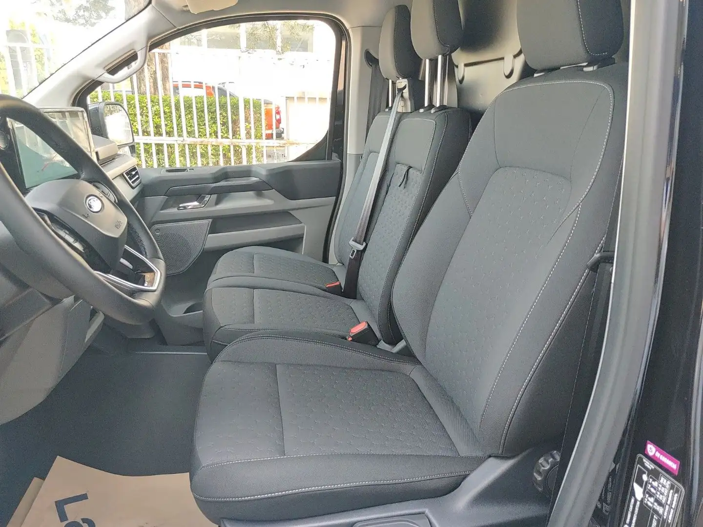 Ford Transit Custom Lim. L2 FWD, 170PS AT, AHK, GJR Noir - 2