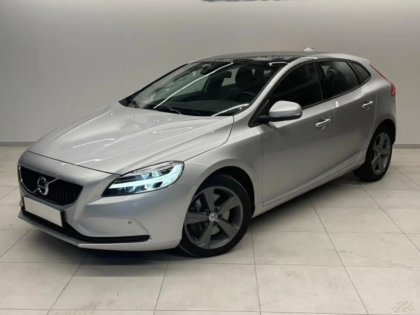 Volvo V40 T2 122ch Signature Edition Geartronic Silber - 1