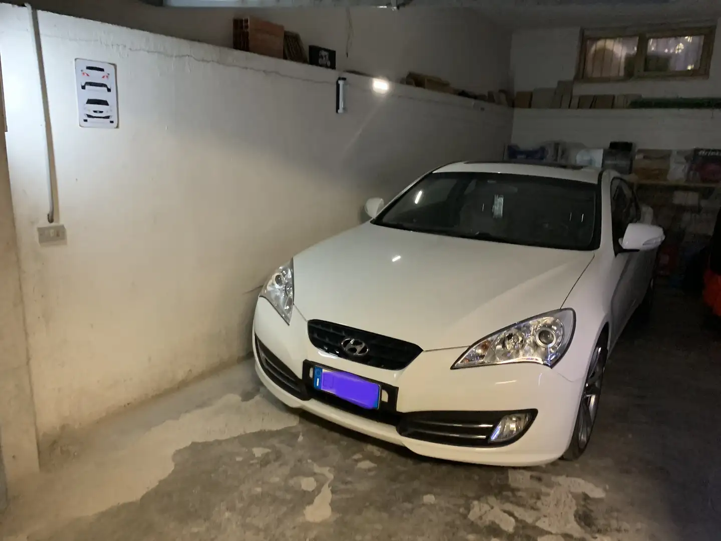 Hyundai Genesis Coupe Blanc - 1