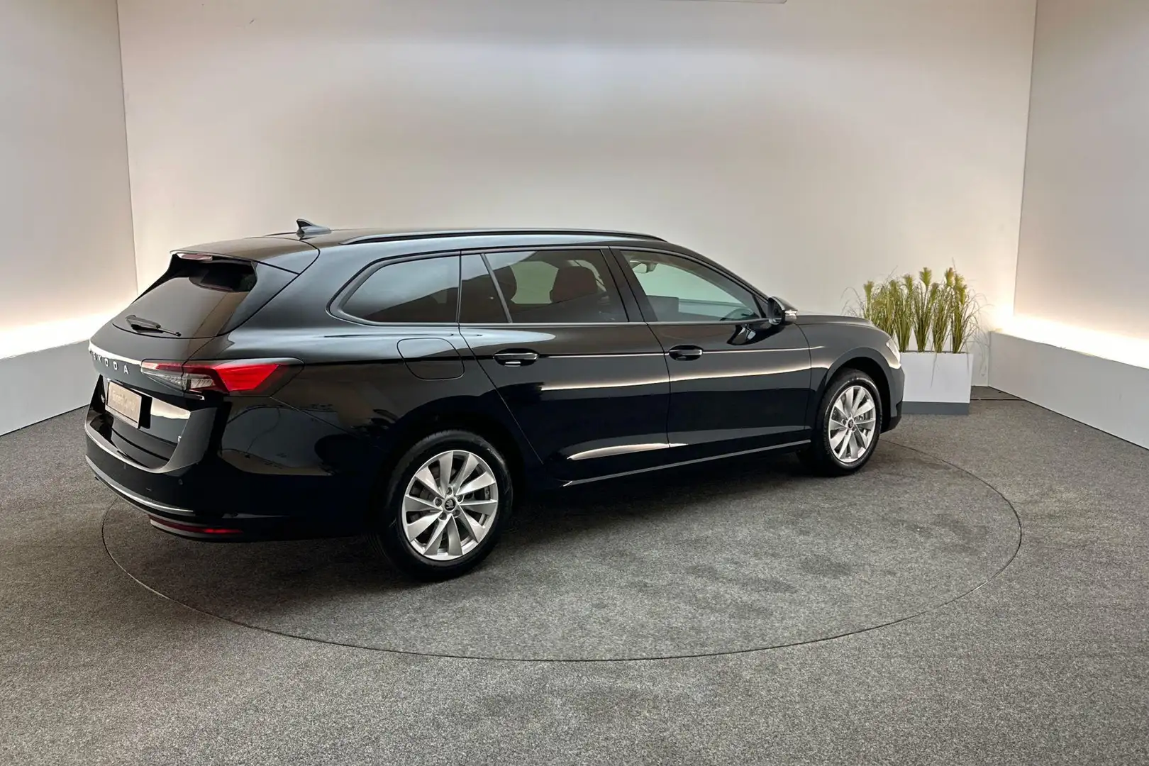 Skoda Superb combi Business Edition 1.5 TSI DSG PHEV Zwart - 2