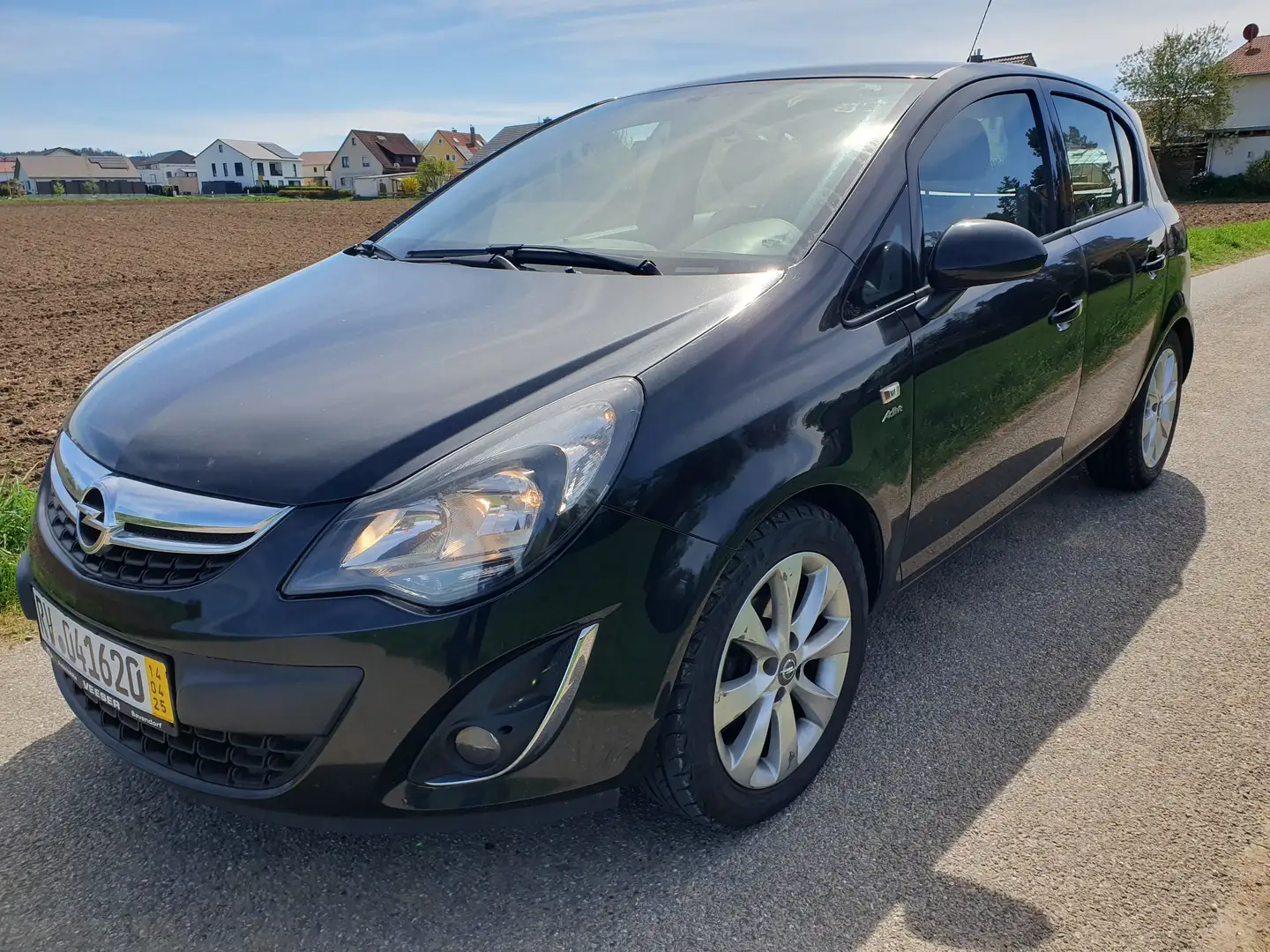 Opel Corsa 1.4 16V Selection Schwarz - 2