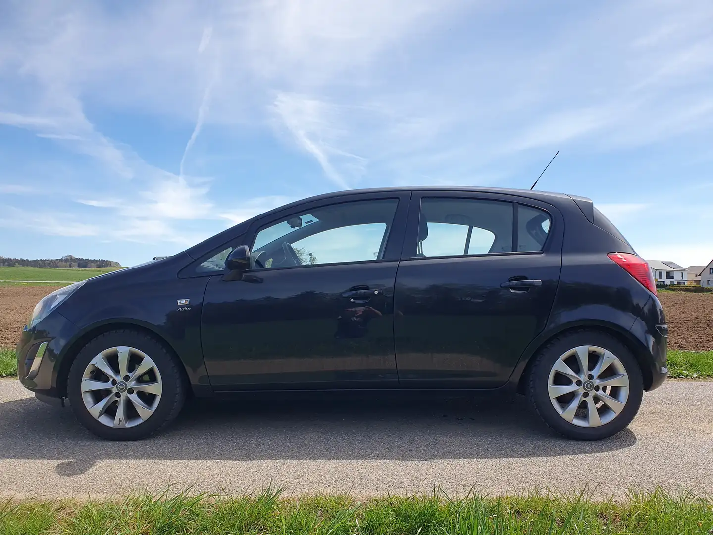 Opel Corsa 1.4 16V Selection Schwarz - 1
