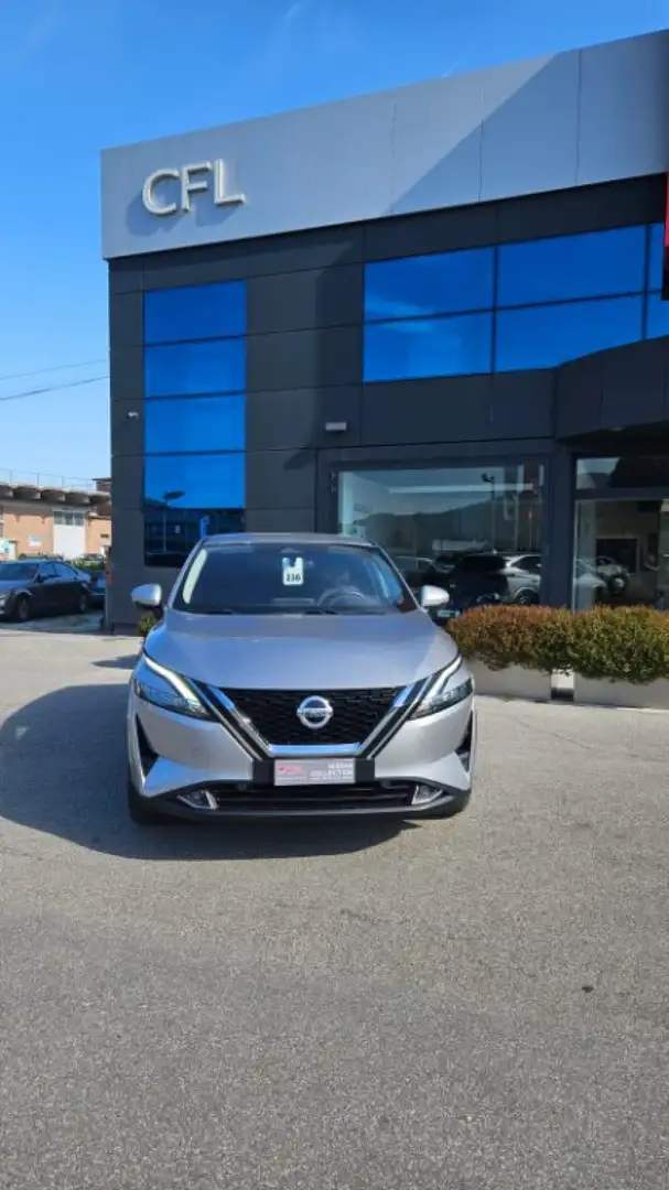 Nissan Qashqai MHEV 140 CV N-Style Silber - 2