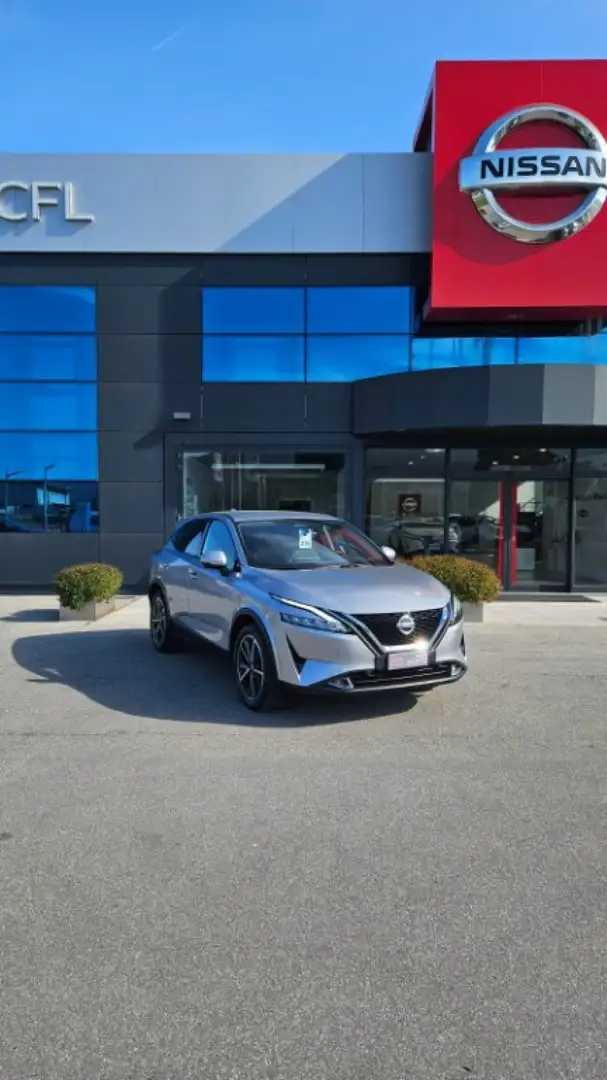 Nissan Qashqai MHEV 140 CV N-Style Silber - 1