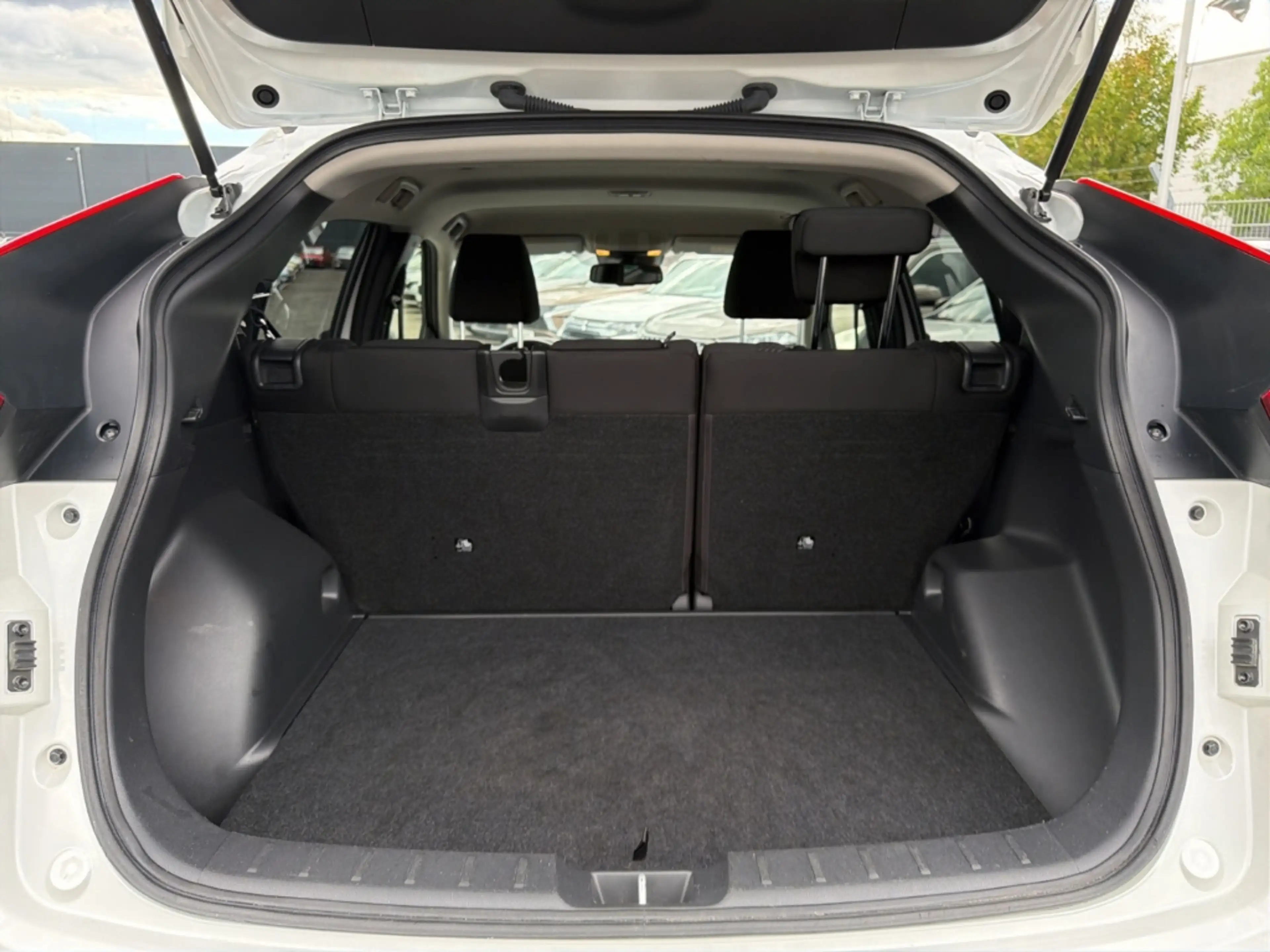 Mitsubishi Eclipse Cross Spirit 2WD 1.5 T-MIVEC AHK Kamera App-Navi — photo 23