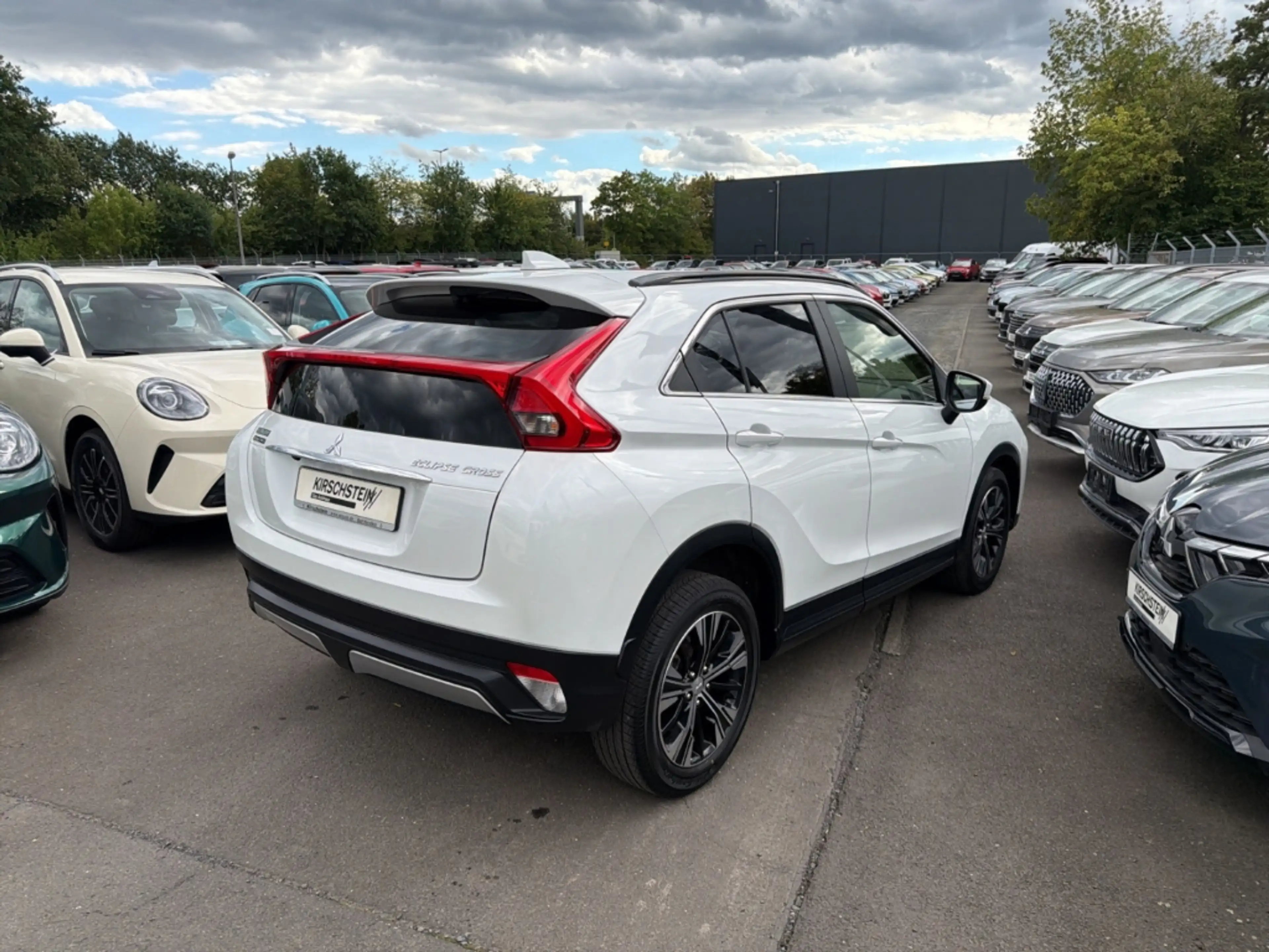 Mitsubishi Eclipse Cross Spirit 2WD 1.5 T-MIVEC AHK Kamera App-Navi — photo 25