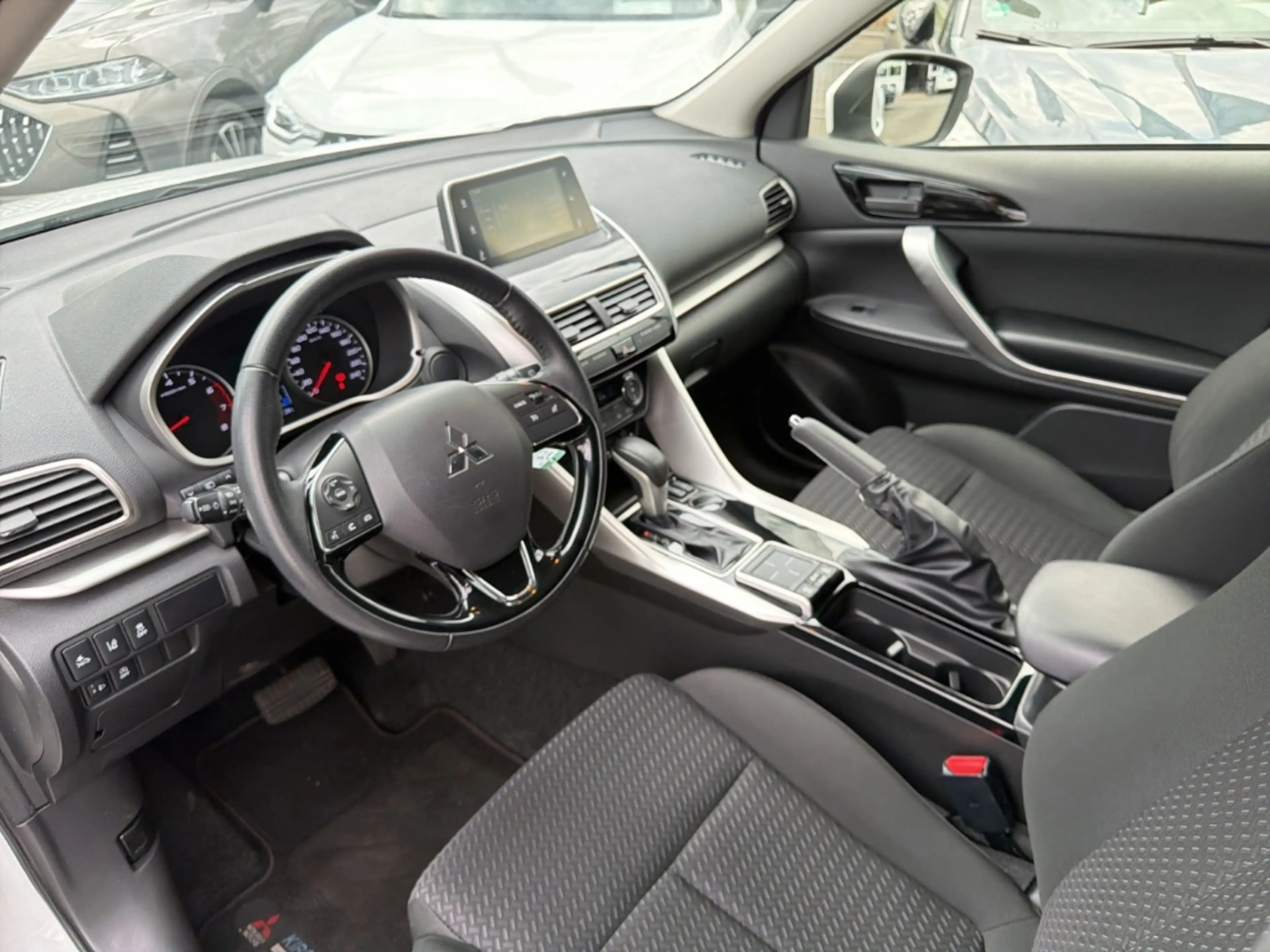 Mitsubishi Eclipse Cross Spirit 2WD 1.5 T-MIVEC AHK Kamera App-Navi — photo 8
