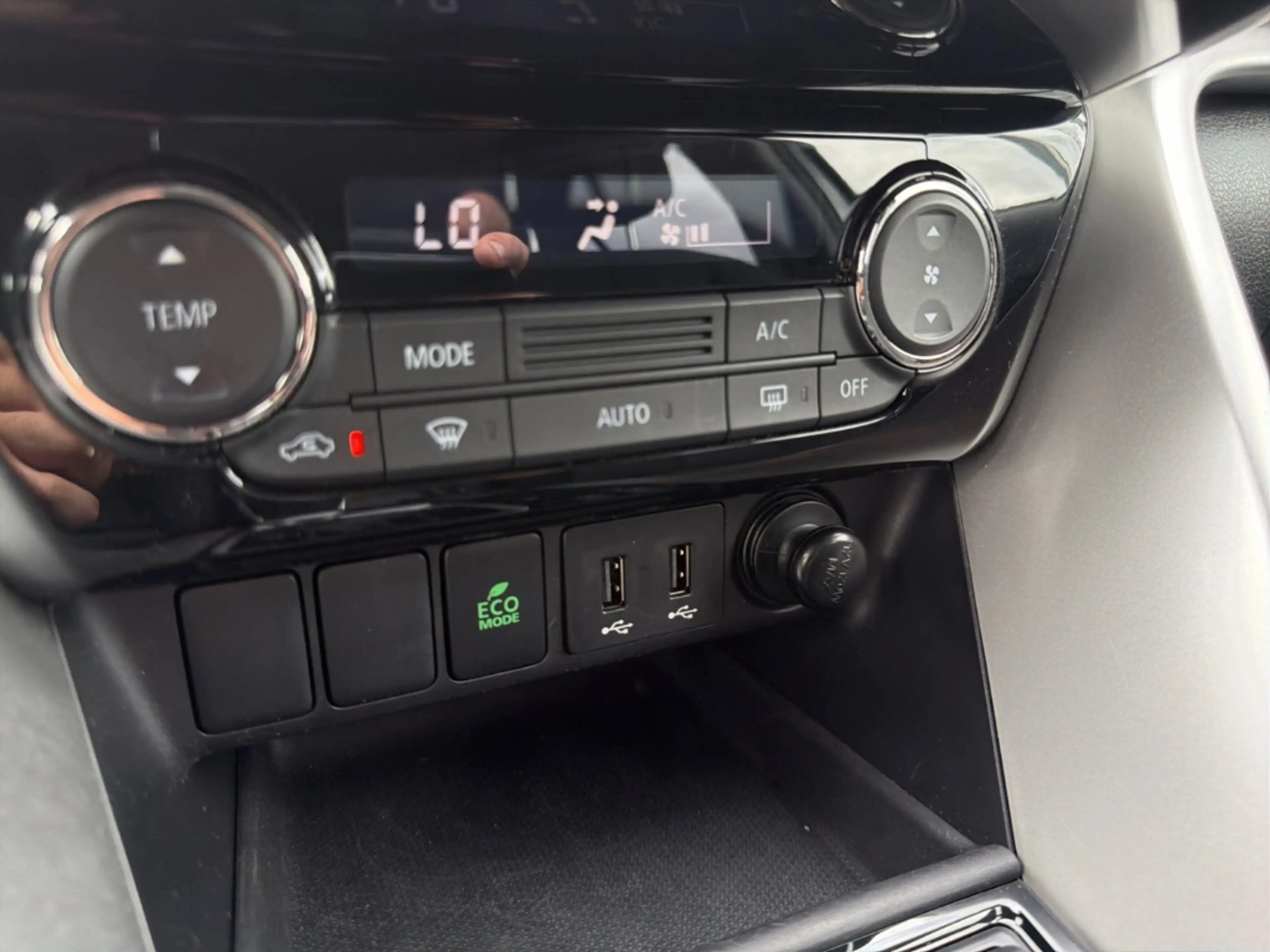 Mitsubishi Eclipse Cross Spirit 2WD 1.5 T-MIVEC AHK Kamera App-Navi — photo 17