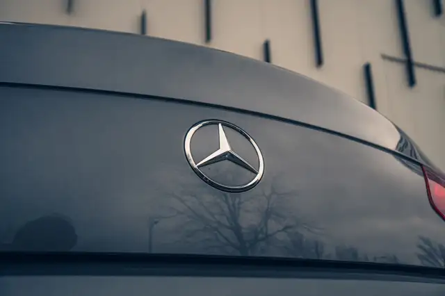 Mercedes-Benz C-Class view 13