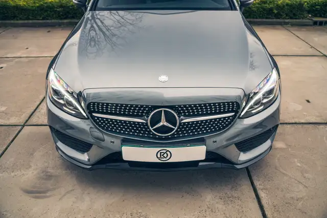 Mercedes-Benz C-Class view 9