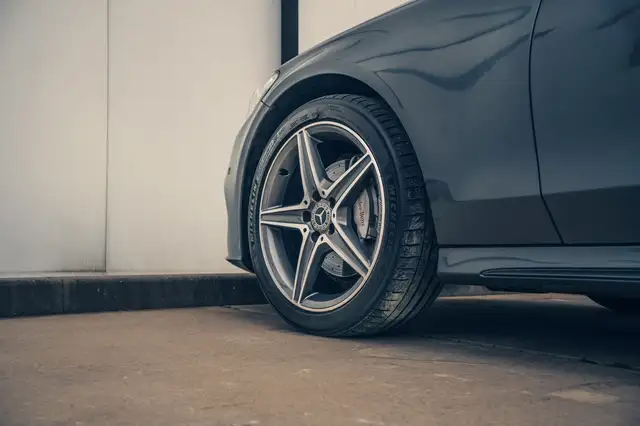 Mercedes-Benz C-Class view 11