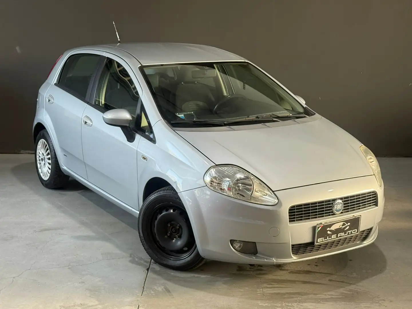 Fiat Grande Punto Grande Punto III 2005 5p 1.2 Active 65cv Grau - 1