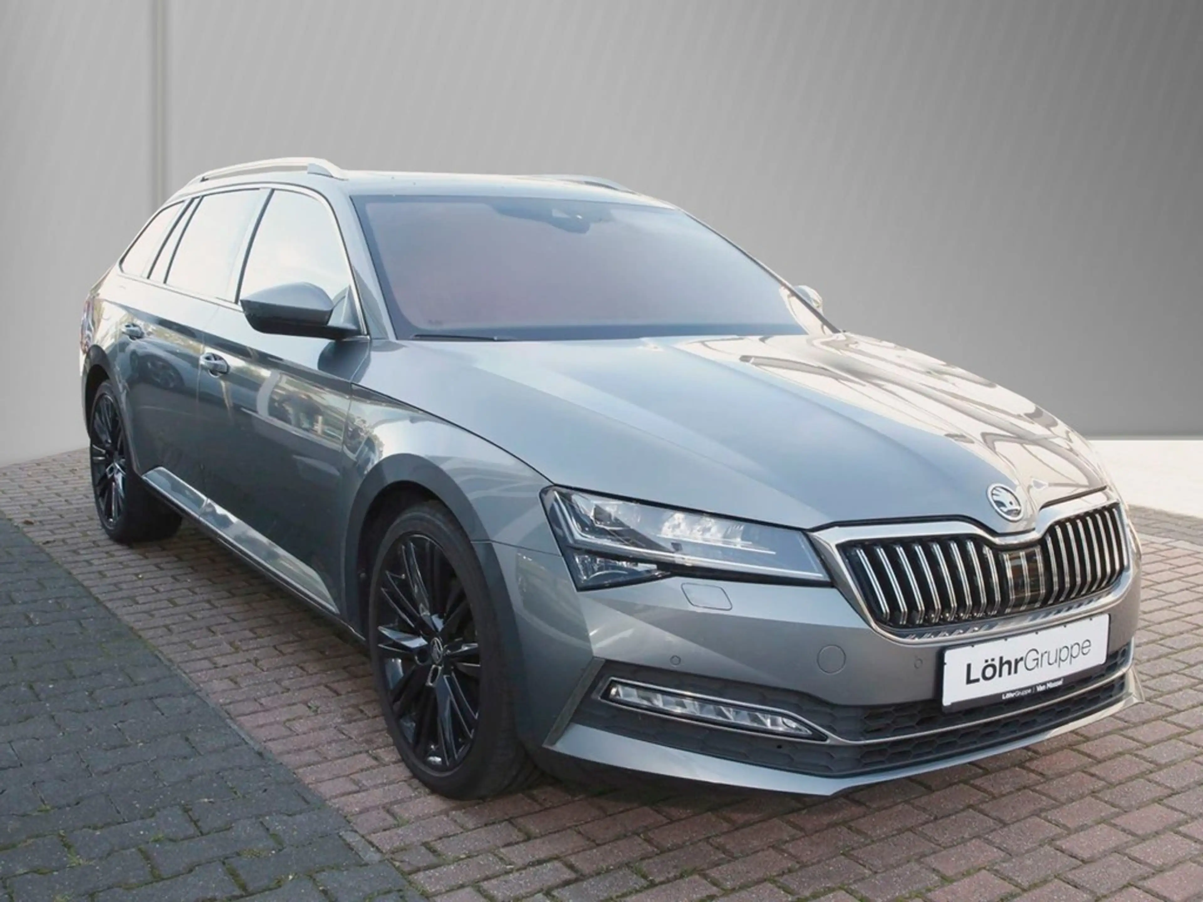 Skoda Superb Combi 2.0 TDI L&K Laurin & Klement 19" — photo 3