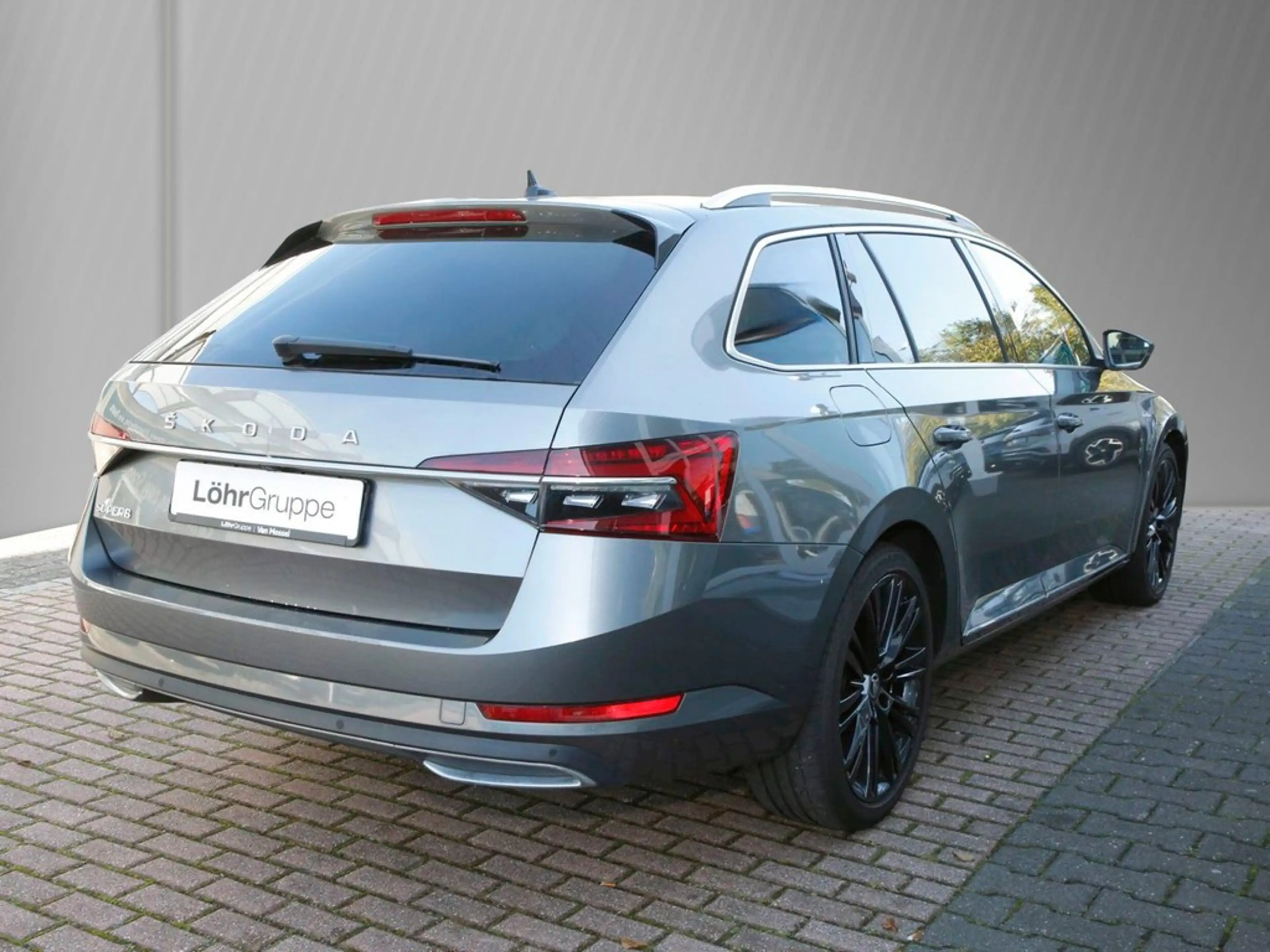 Skoda Superb Combi 2.0 TDI L&K Laurin & Klement 19" — photo 4