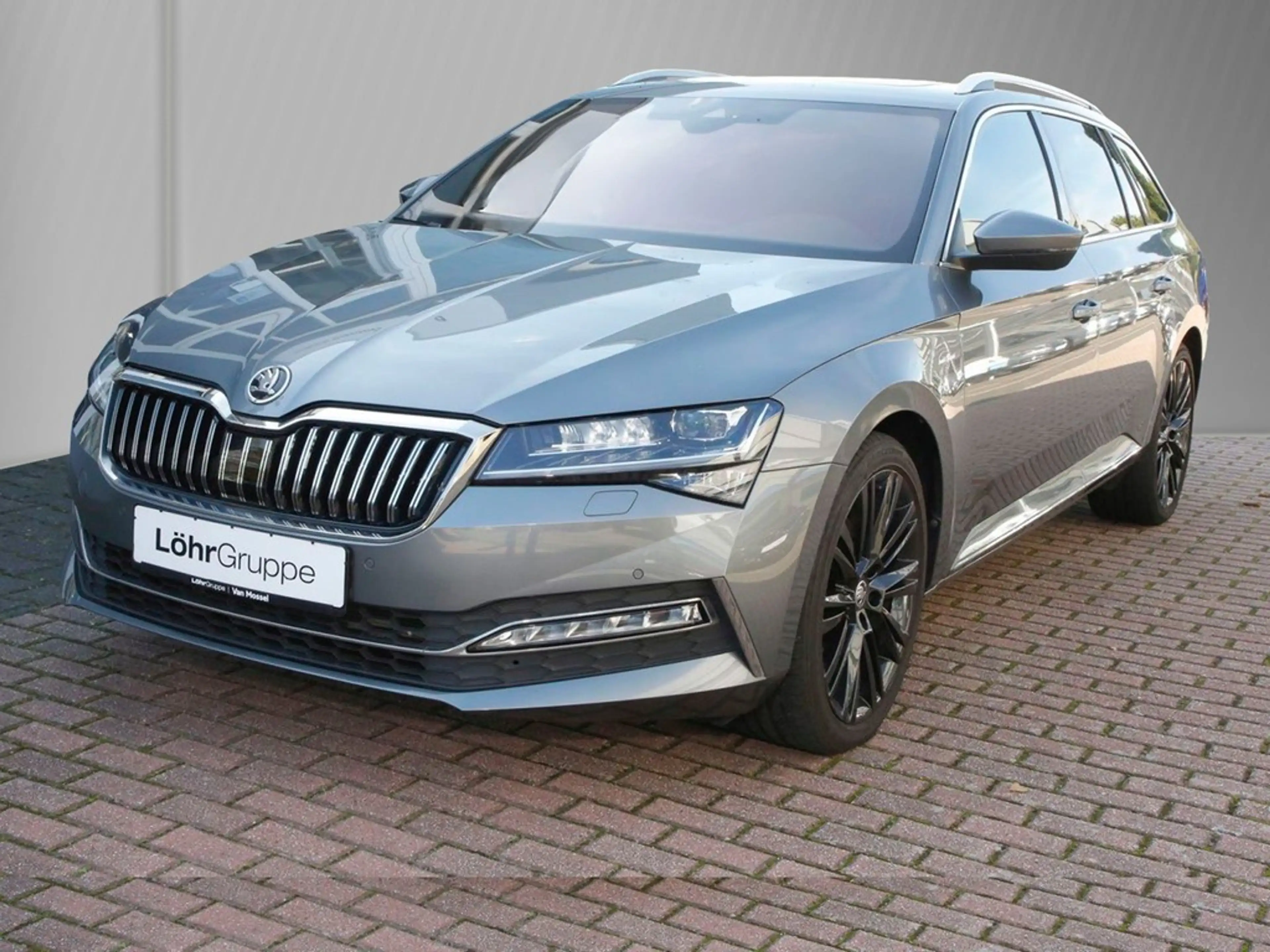 Skoda Superb Combi 2.0 TDI L&K Laurin & Klement 19" — photo 2
