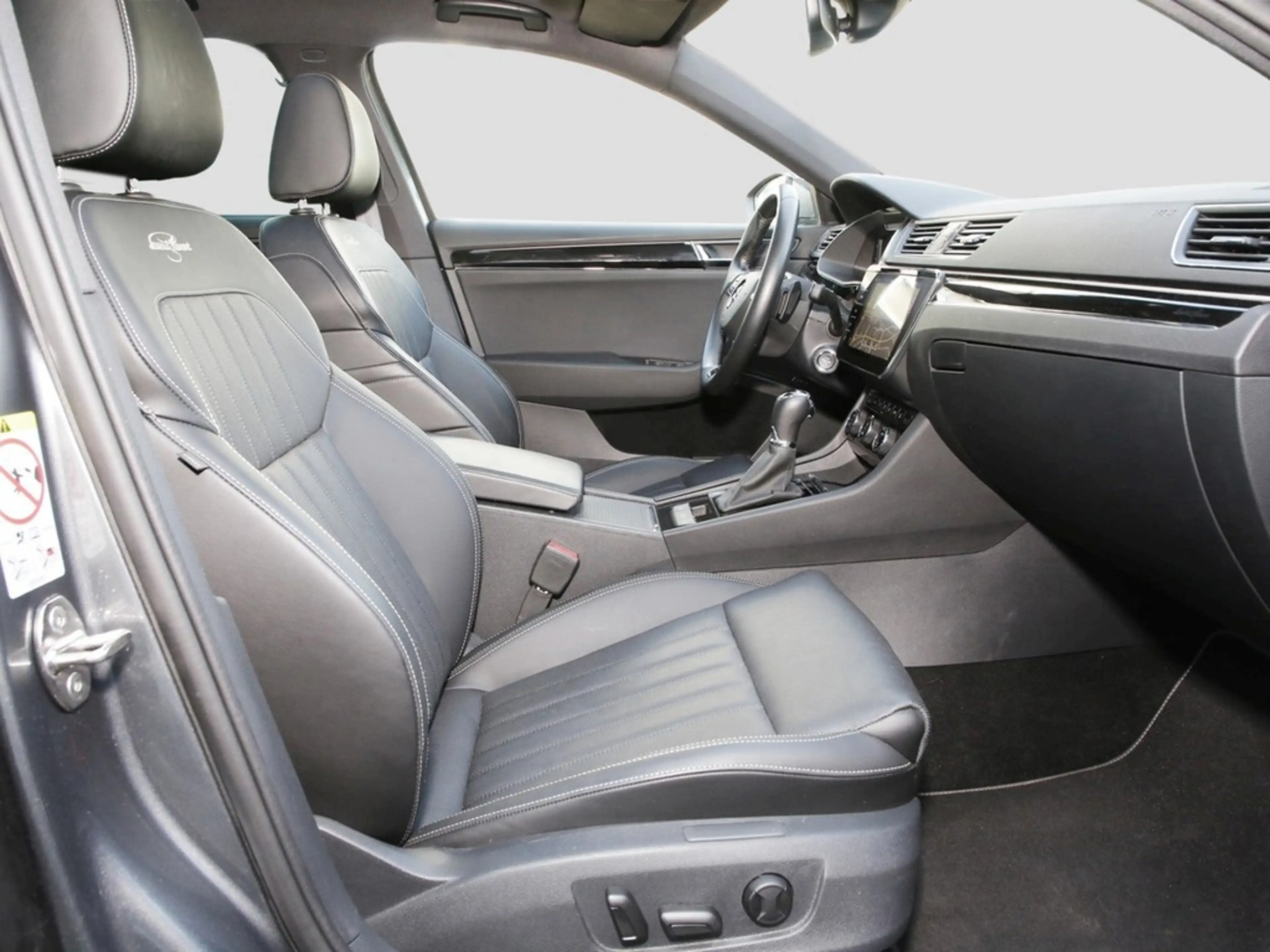 Skoda Superb Combi 2.0 TDI L&K Laurin & Klement 19" — photo 8