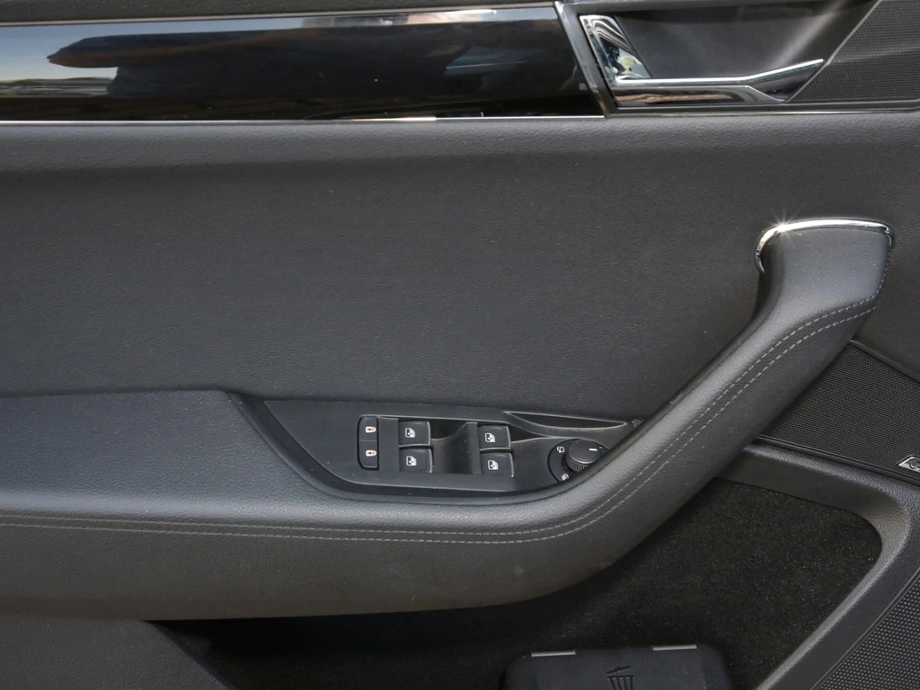 Skoda Superb Combi 2.0 TDI L&K Laurin & Klement 19" — photo 16