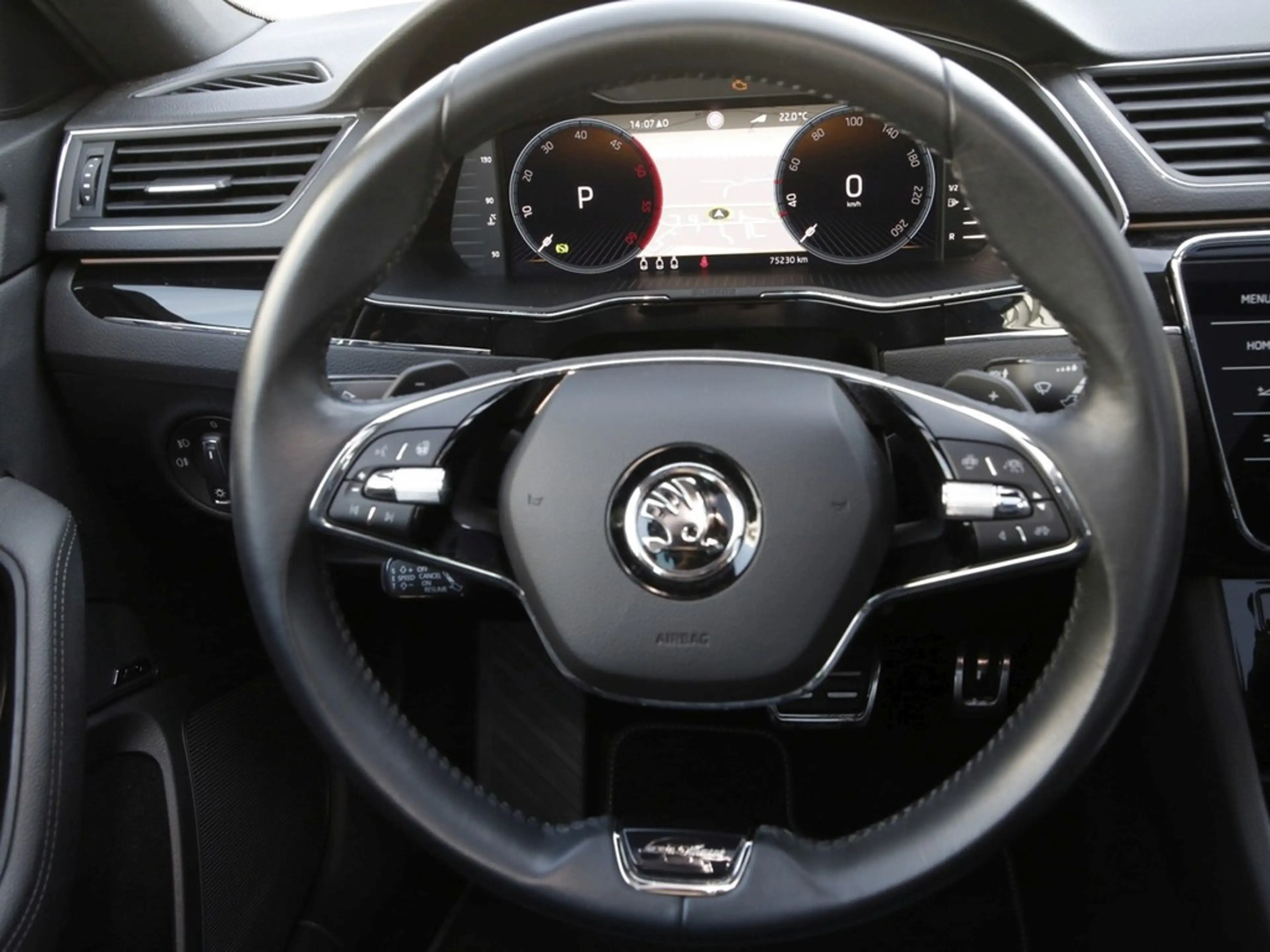 Skoda Superb Combi 2.0 TDI L&K Laurin & Klement 19" — photo 15