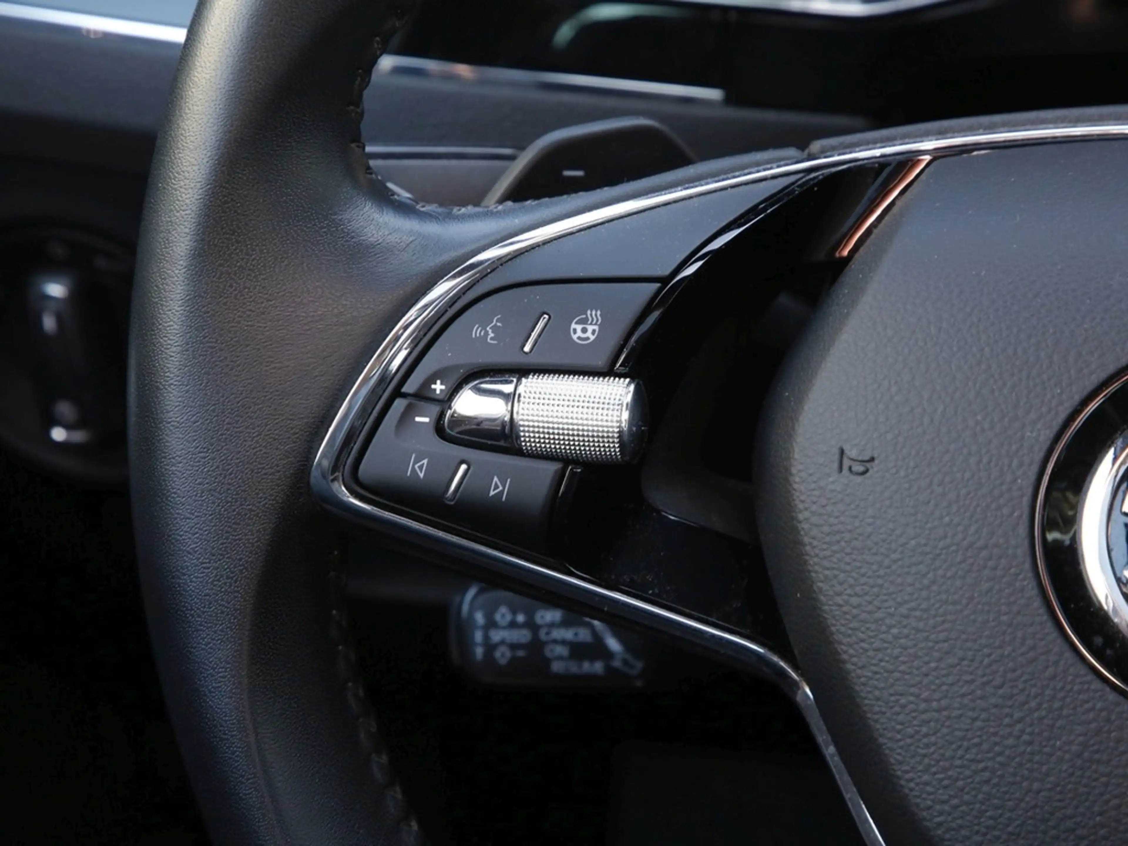 Skoda Superb Combi 2.0 TDI L&K Laurin & Klement 19" — photo 17