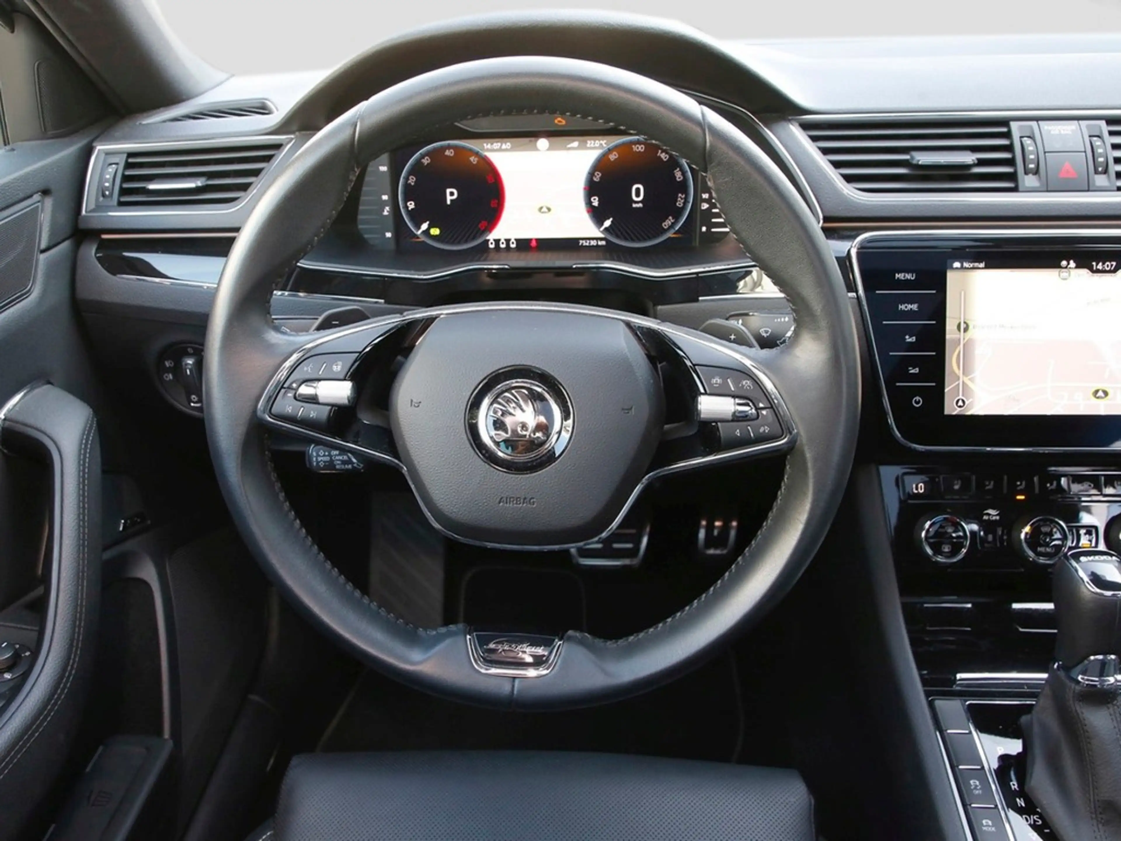 Skoda Superb Combi 2.0 TDI L&K Laurin & Klement 19" — photo 14