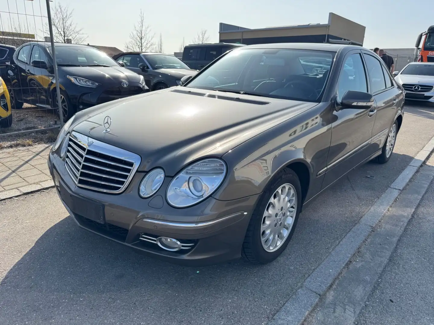 Mercedes-Benz E 280 E -Klasse Lim. E 280 Grau - 1