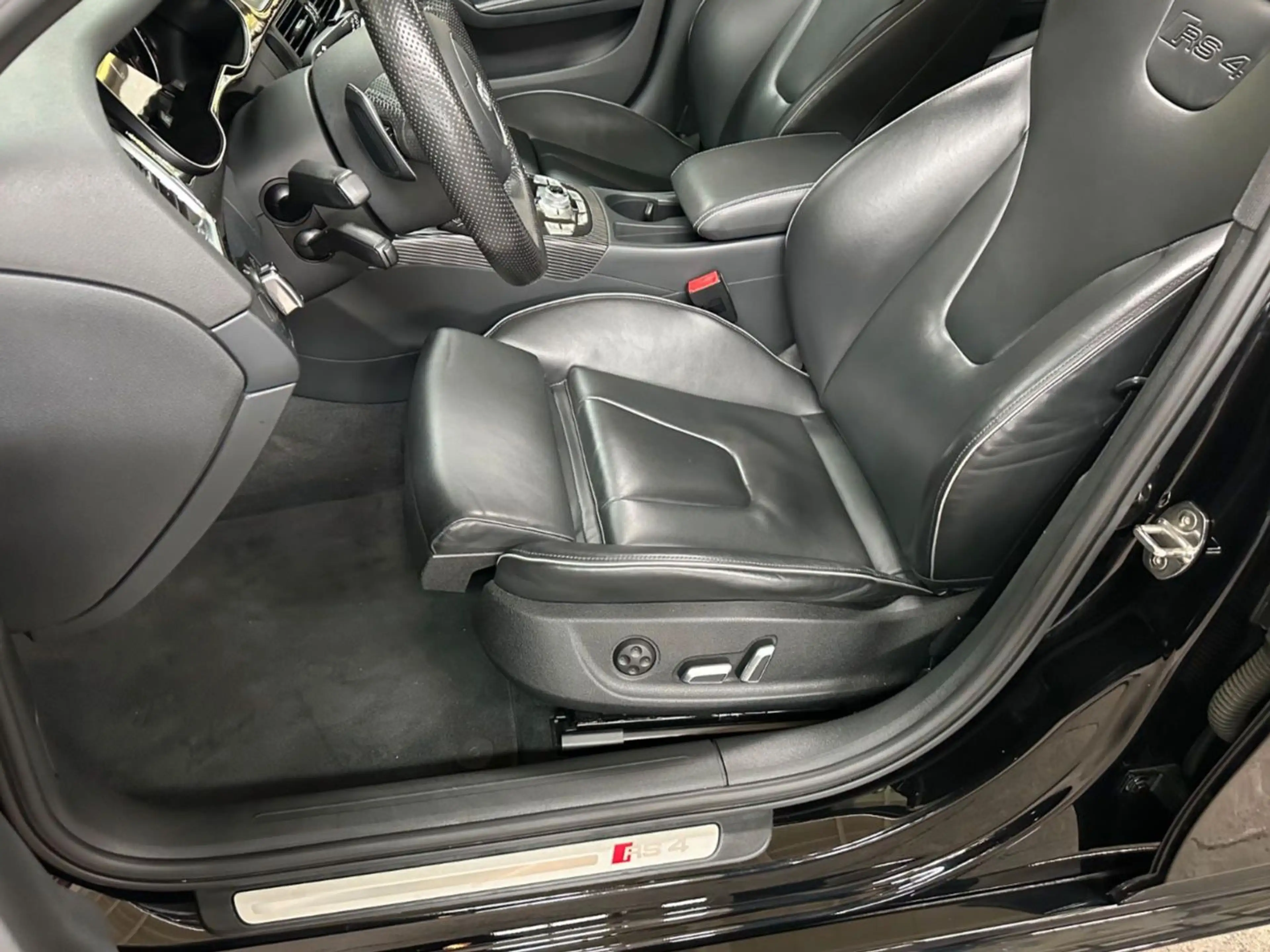 Audi RS4 B8 Avant 4.2 FSI SERVICE/BREMSEN/REIFEN neu! — photo 21
