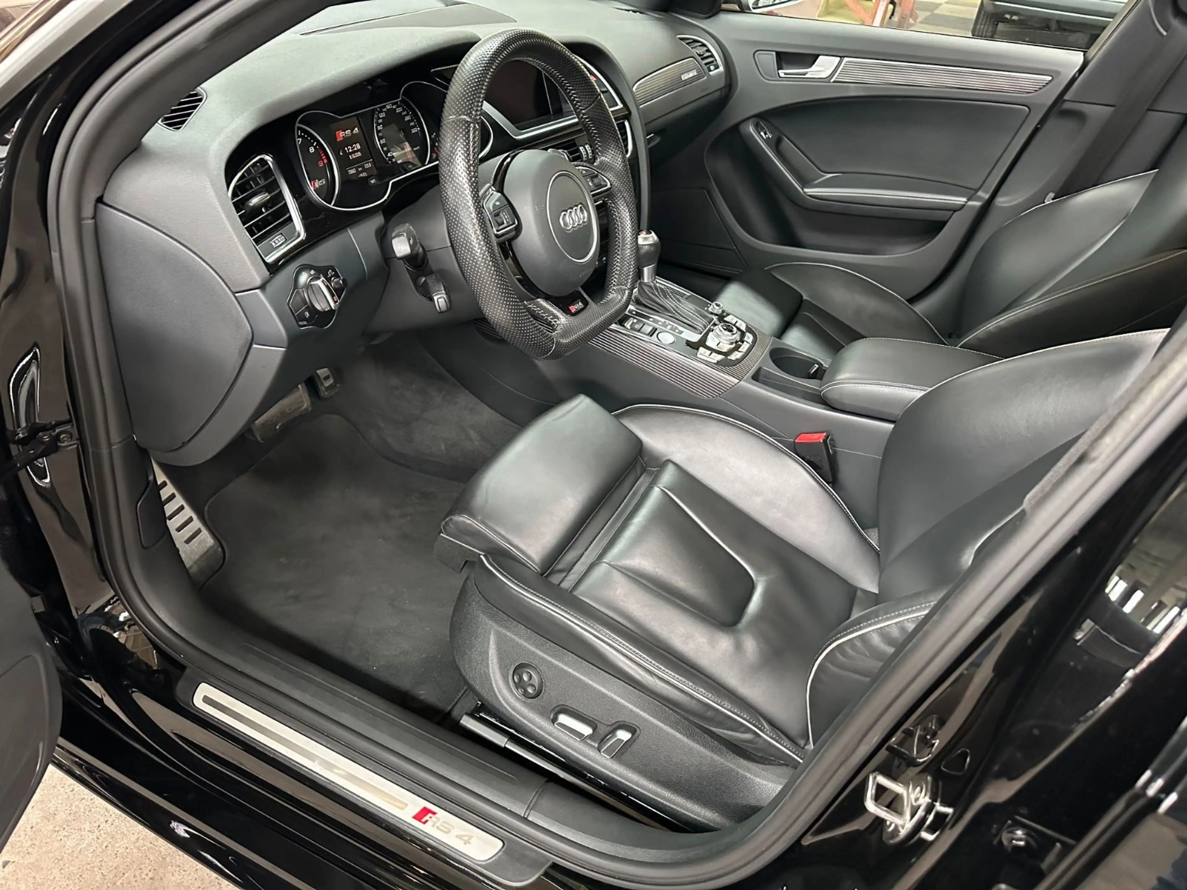 Audi RS4 B8 Avant 4.2 FSI SERVICE/BREMSEN/REIFEN neu! — photo 19