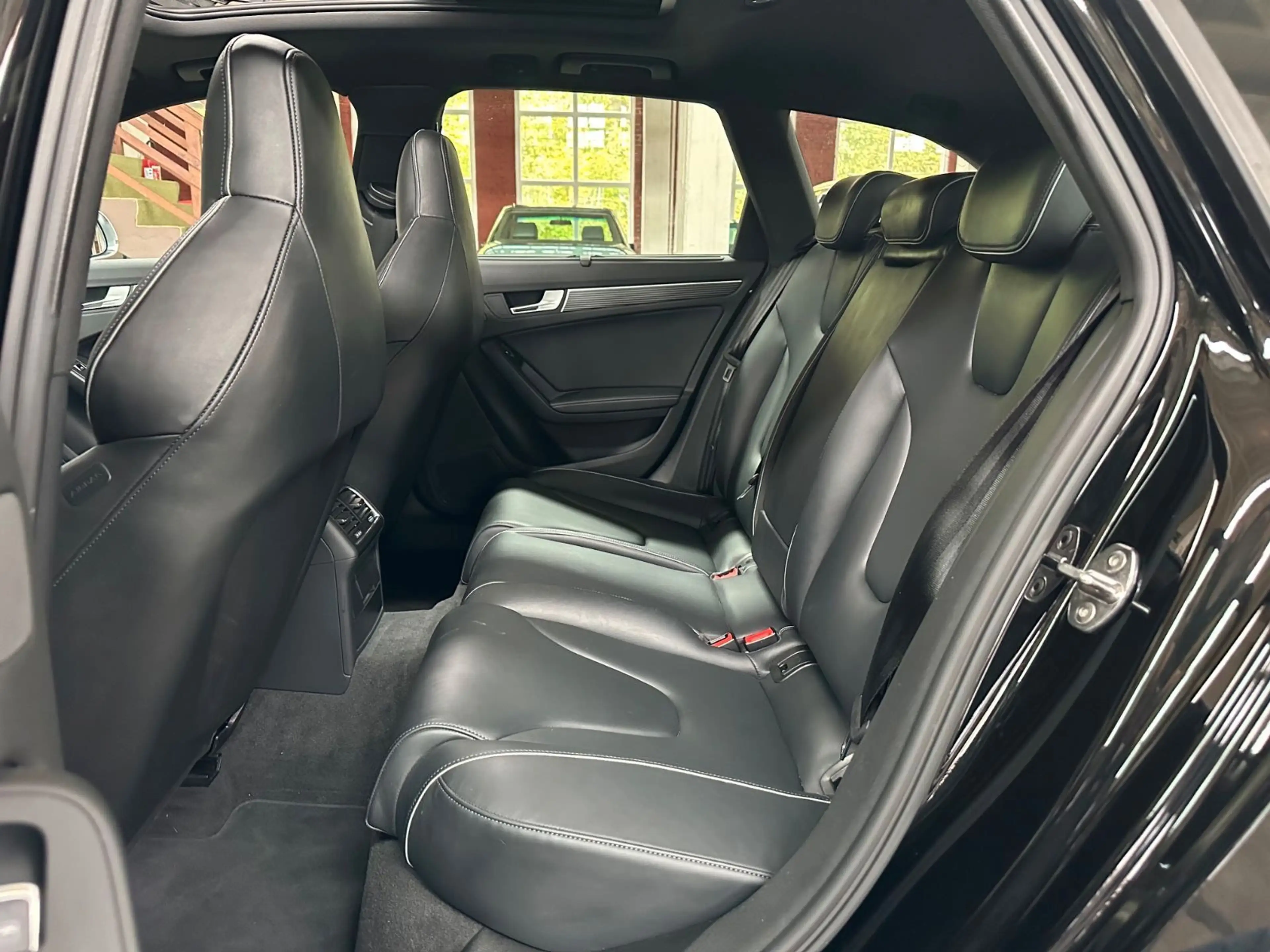 Audi RS4 B8 Avant 4.2 FSI SERVICE/BREMSEN/REIFEN neu! — photo 23