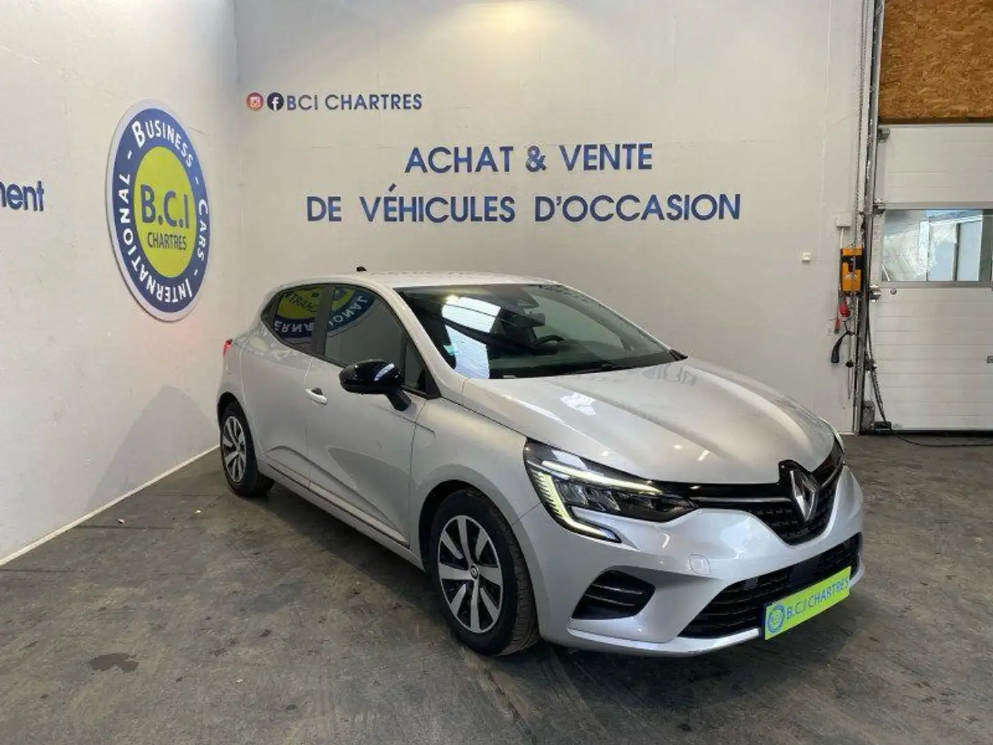 Renault Clio V 1.0 TCE 90CH EQUILIBRE Grau - 2