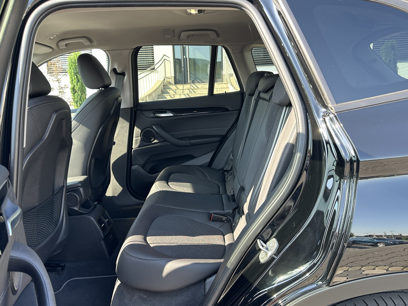 BMW X1 xDrive25 Plug-In Sport Line LED ACC NAV+ HIFI — photo 12